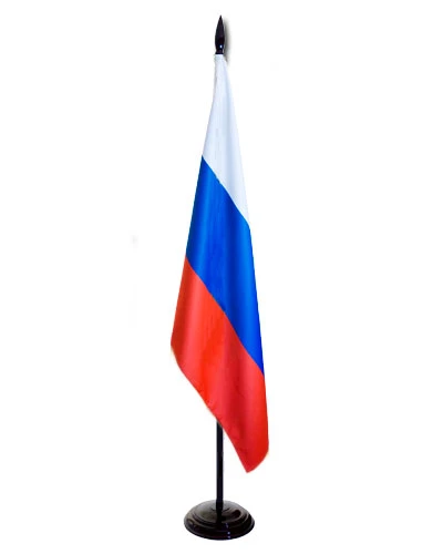 Государственный флаг России на напольном флагштоке/мачте